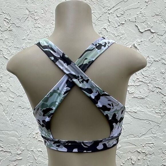 Bebe Women's Size Small Multicolored Camouflage Cross back Sports Bra EUC - Picture 4 of 9